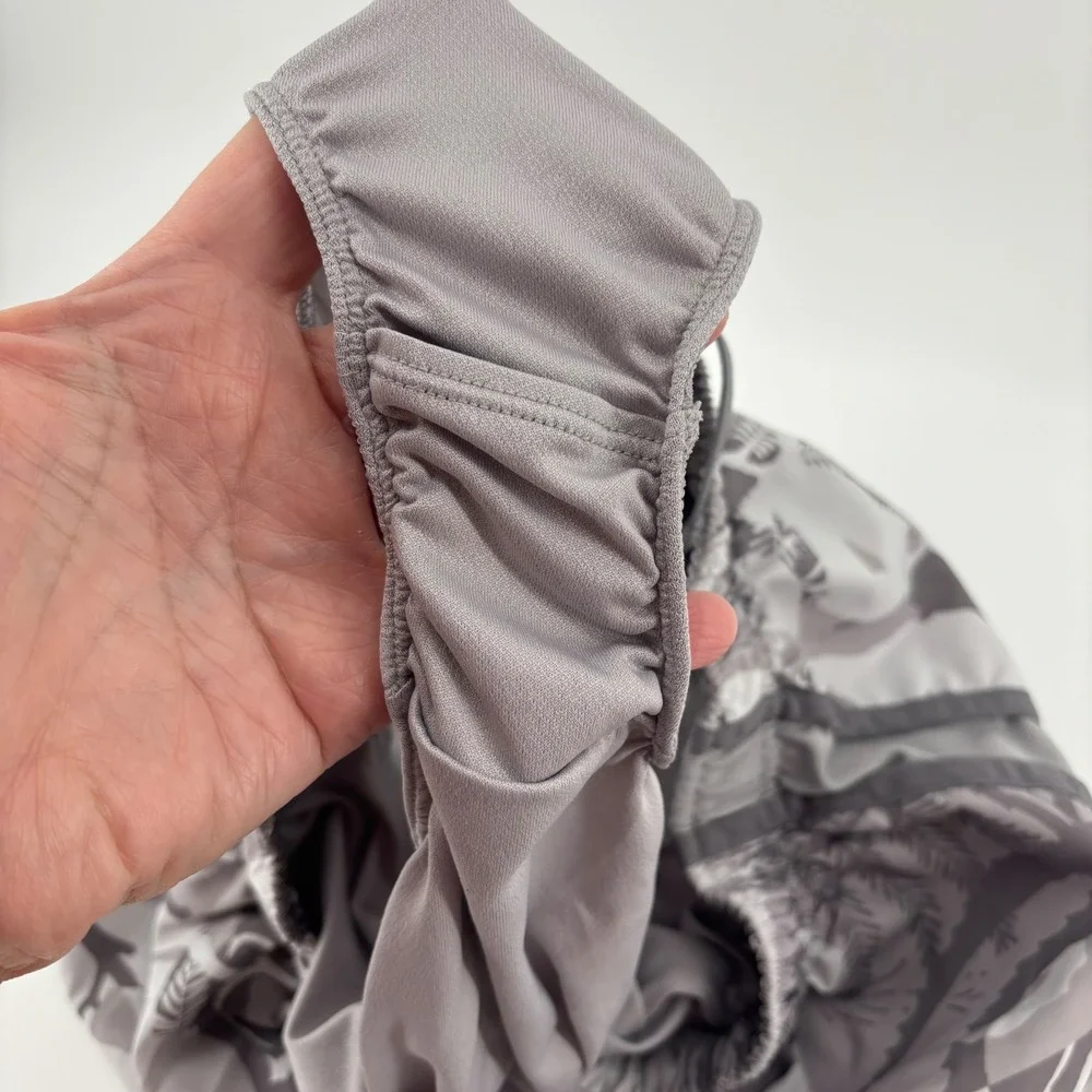 Nike‎ Running Shorts Womens Small Grey Leaf Camo Excellent Dri-FIT Tempo 3in